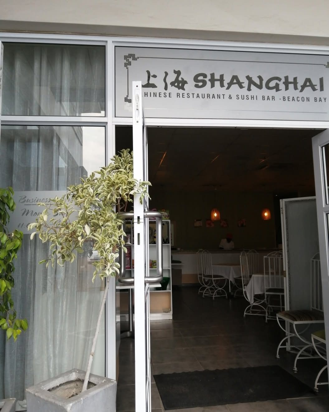 Li Shanghai Chinese Restaurant & Sushi Bar